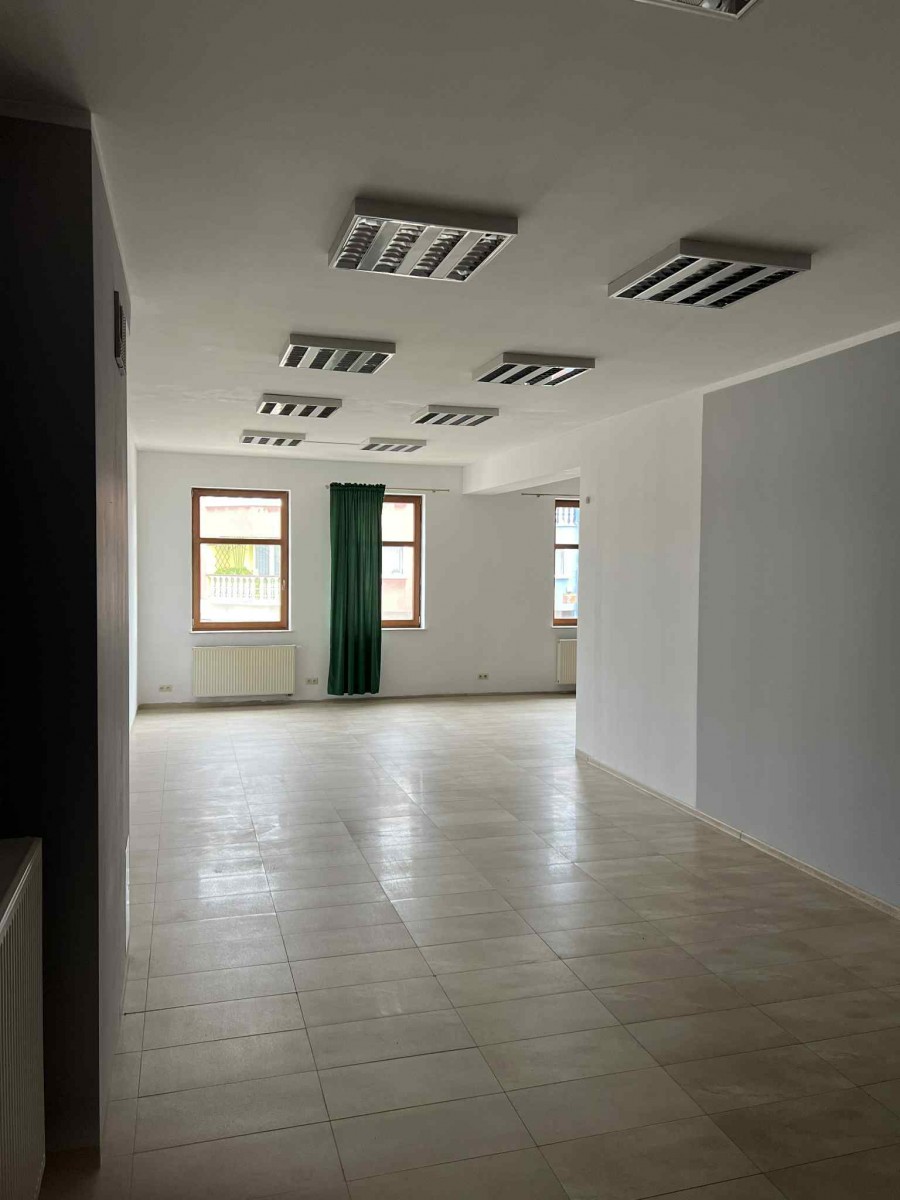 Do wynajęcia lokal usługowy w samym centrum Suwałk – w jednej z najruchliwszych ulic Śródmieścia