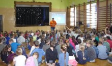 Aby ferie minęły bezpiecznie. Policjanci odwiedzają szkoły [zdjęcia]