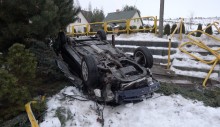 Rutka-Tartak. Po dachowaniu samochodu dwie osoby ranne [zdjęcia]