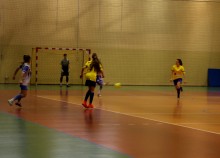 Halowa piłka nożna. Trzecie miejsce suwalskich piłkarek w Piątnicy.