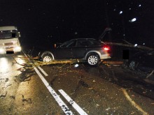 Augustów. Drzewo na drodze, dwa samochody uszkodzone [zdjęcia]