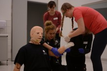 Szybkość, odwaga i wiedza. Mistrzostwa Pierwszej Pomocy w III LO [zdjęcia]