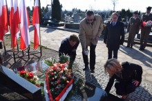 Władze Suwałk uczciły rocznicę zbrodni w Katyniu i katastrofy smoleńskiej [zdjęcia]
