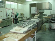 Olecko. Kobieta straciła palce w dzielarce do ciasta 