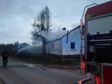 Pożar domu koło Bakałarzewa. Dwie osoby straciły dach nad głową