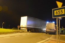 Kierowca, który zjechał z ronda w Raczkach, był pijany [zdjęcia]