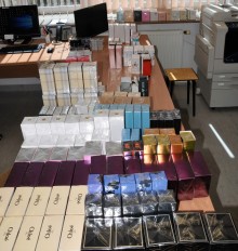 Podrobione perfumy warte blisko 80 tys. zł w gminie Nowinka