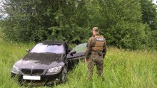 Powiat suwalski. Kradzione auta porzucili w polu
