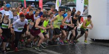 Reso Suwałki 10,5 Suwalski Festiwal Biegów. Suwalskie debiuty w strugach deszczu [zdjęcia]