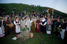 Noc Świętojańska. Nasięźrzał, naga kobieta i wianki w Turtulu, Augustowie, Puńsku i na Litwie