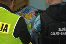 Suwałki. Handlowali podrobioną biżuterią i gadżetami