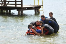 Płaska. Pogranicznicy ćwiczyli, jak ratować ludzi z wody [zdjęcia]