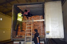 Budzisko. Wietnamczycy ukryci za workami z drewnem [zdjęcia]