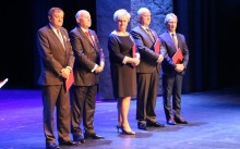 Izba Przemysłowo-Handlowa.Henryk Owsiejew z odznaką, Maciej Formanowicz ze statuetką 