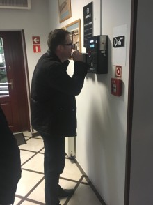 Samoobsługowy alkomat w oleckiej komendzie [zdjęcia]