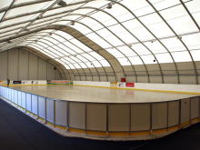 Sztuczne lodowisko czeka na dach. Zdążą na Mikołajki?