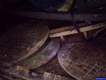 Olecko. Kradli pokrywy studzienek kanalizacyjnych