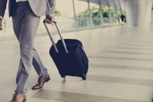 Chcesz wyjechać na kilka lat, żeby zarobić? Rozważ 10 spraw, nim wybierzesz kraj