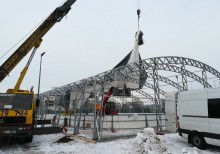 Sztuczne lodowisko w Suwałkach. Tafla pod namiotem