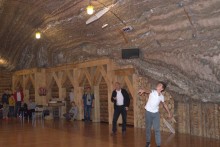 Mieli optymalne warunki. Modele samolotów fruwały ćwierć kilometra pod ziemią