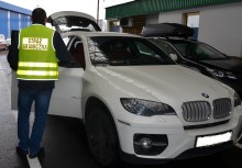 Pogranicznicy odzyskali BMW X6. Auta jadą także w drugą stronę