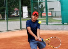 Tenis ziemny. Tenisista z Olecka wygrywa w Suwałkach 