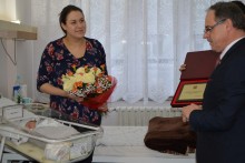 Pierwsza suwalczanka w 2017 roku z wyprawką od prezydenta [wideo]