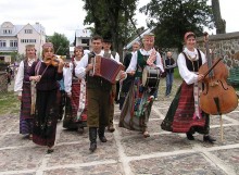 Niedziela w Burbiszkach. Zlot litewskich zespołów ludowych