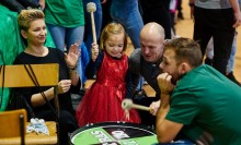 Turniej Mikołajkowy w II LO w Suwałkach. Najlepszy doping dla Lenki Lasoty [zdjęcia]