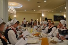 Zespoły ludowe i samorządowcy na wspólnym opłatku. Tak było na Wigilii Chłopskiej [zdjęcia]