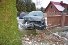 Mała Huta. Jechał pijany, zatrzymał się na ogrodzeniu [zdjęcia]