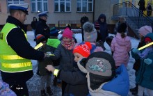 Drobiazg, który może uratować życie. Odblaskowy eksperyment w SP nr 5 [zdjęcia]