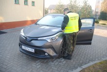 Sejny. Nowiutka toyota z przebitymi numerami