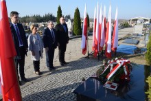 Władze Suwałk oddały hołd pomordowanym w Katyniu i ofiarom katastrofy smoleńskiej [zdjęcia]