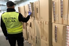Za przemyt wart 6 mln kierowca tira trafił do aresztu. Papierosy też się pali, ale to nie węgiel