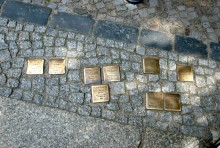 Kamienie pamięci Stolpersteine zostaną w niedzielę zainstalowane w Raczkach
