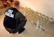 Worki tytoniu, kartony spirytusu. Straż Graniczna obserwuje ulice miast