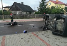 Groźny wypadek na Raczkowskiej. Zawinił kierowca samochodu, motocyklista w stanie krytycznym [foto]
