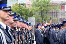 Dwa nowe radiowozy i ponad 120 awansów. Święto Policji w Suwałkach [zdjęcia]