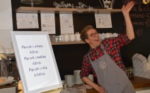 Tłusty czwartek – świat oszalał. Tysiące pączków, miliony kalorii i złotych [zdjęcia]