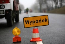 Wypadek na wylotówce do Augustowa. Bus wjechał w tył tira, ruch odbywa się wahadłowo