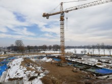 Wielki dźwig nad zalewem. Zbuduje halę, a potem go rozbiorą