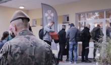 Nauczyciele, studenci, pielęgniarki i blogerka na wojskowym szkoleniu