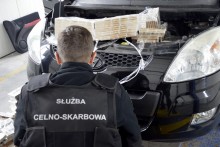 Matrix pełen białoruskich fajek. Przerobiona podłoga, komora silnika, kokpit i drzwi 