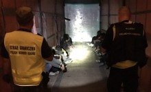 Przemyt ludzi przez Budzisko. Bezpaństwowiec z Łotwy przewoził w ciężarówce 20 Wietnamczyków  