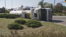 Wywrotka cysterny na jednym z suwalskich rond [wideo]