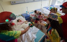 Jak okiełznać stres szkolny? Wesoły powrót do szkoły – akcja Fundacji Dr Clown w Suwałkach [zdjęcia]