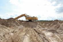 Zuchwała kradzież koło Suwałk. Wywieźli ponad 18 tys. ton żwiru