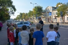 Bezpieczna droga do szkoły. Policjanci odwiedzają uczniów [zdjęcia]
