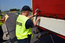 Masz nieposzlakowaną opinię? Możesz  zostać funkcjonariuszem Służby Celno-Skarbowej